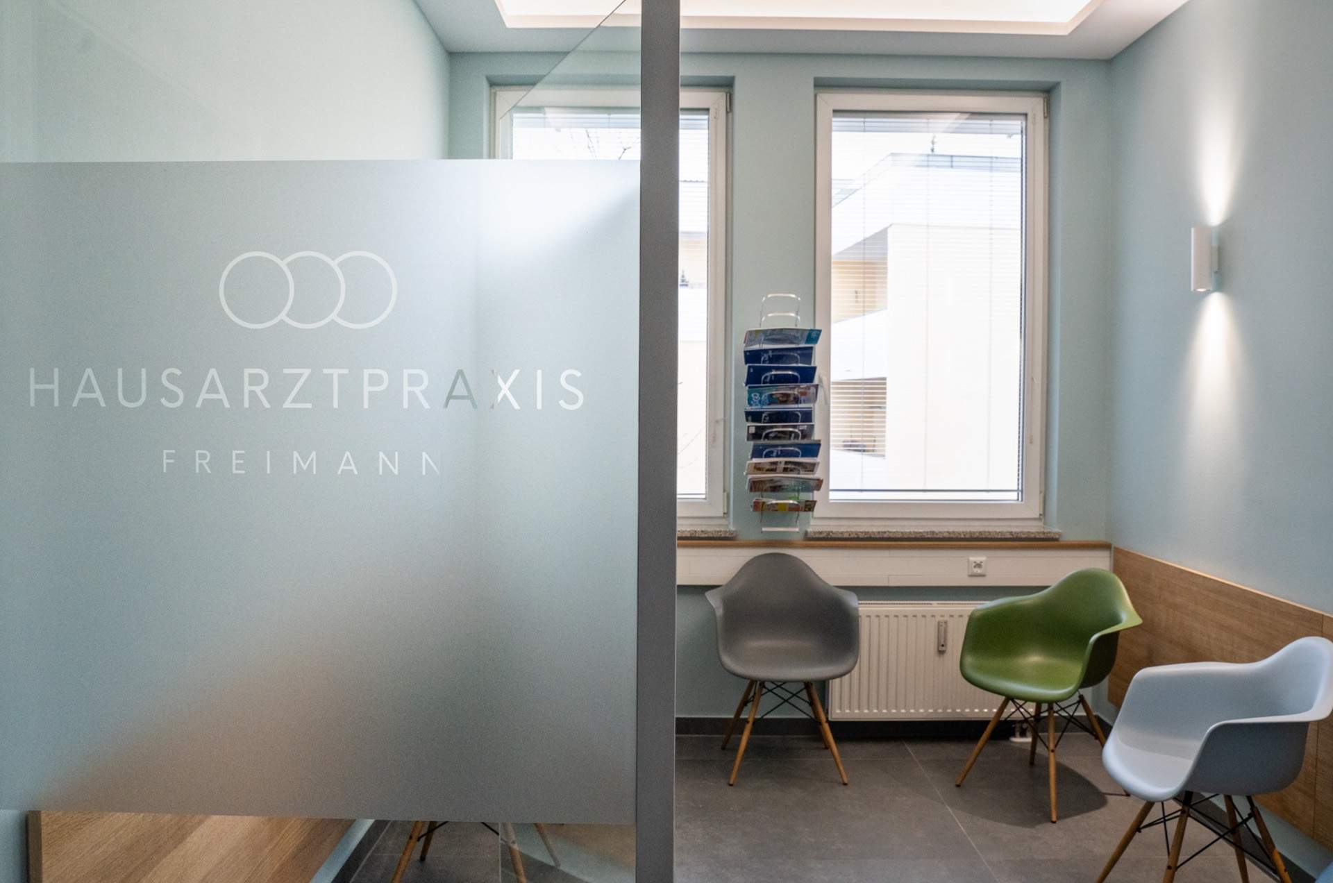 Türbeklebung Arztpraxis